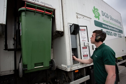 DGD shredding service worker